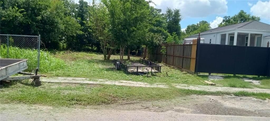 Property Photo: 2409 Flood Street LA 70117