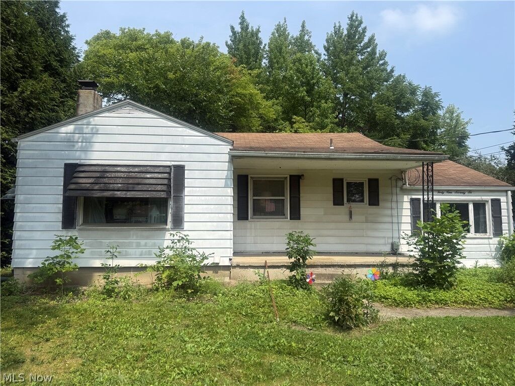 Property Photo: 4976 Argonne Drive OH 44515