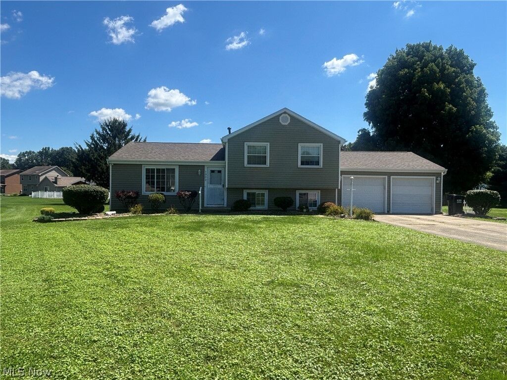 Property Photo:  1302 Huntington Court  OH 44512 