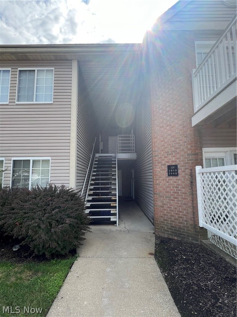 Property Photo: 320 Village Pointe Drive 1 OH 44313