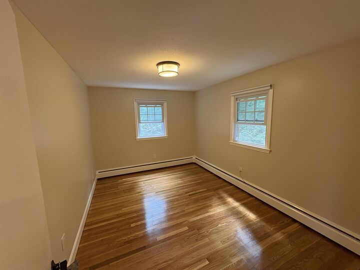 Property Photo: 29 Dunbarton Drive NH 03063