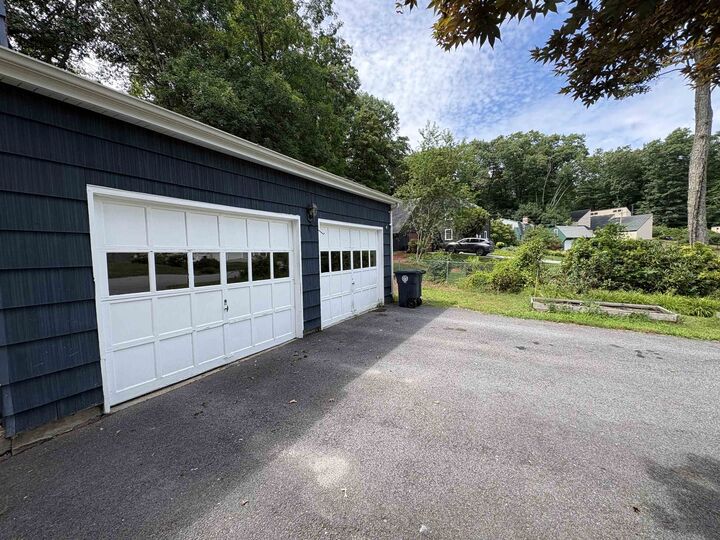 Property Photo: 29 Dunbarton Drive NH 03063
