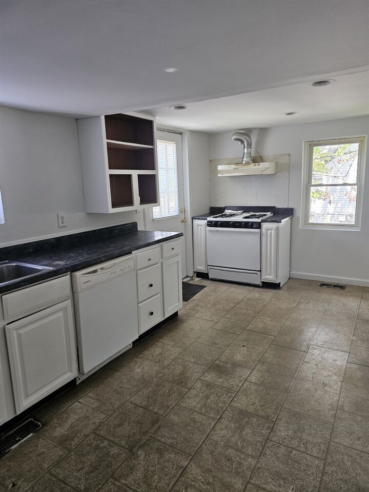 Property Photo:  8A &Amp 8B Jackson Street  NH 03060 