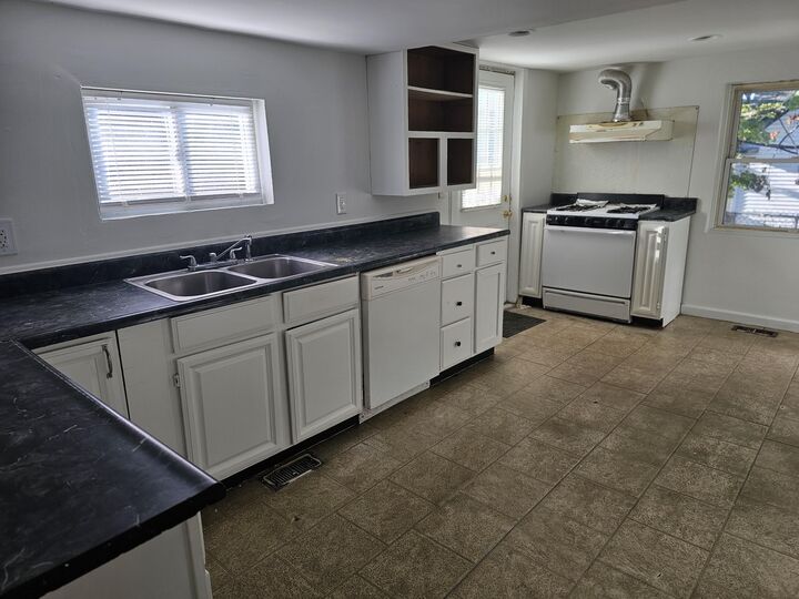 Property Photo:  8A &Amp 8B Jackson Street  NH 03060 