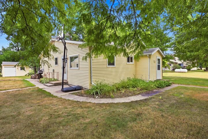 Property Photo: 200 Grant Street N ND 58018