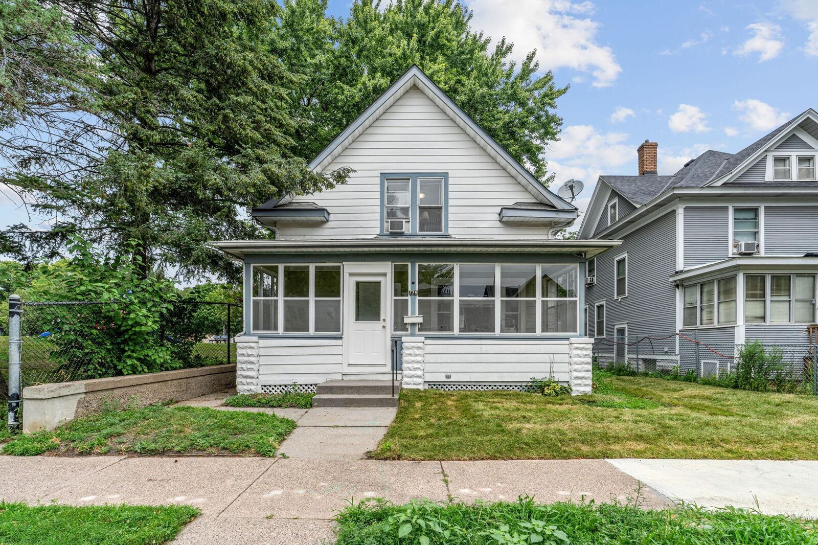 Property Photo:  779 Thomas Avenue  MN 55104 