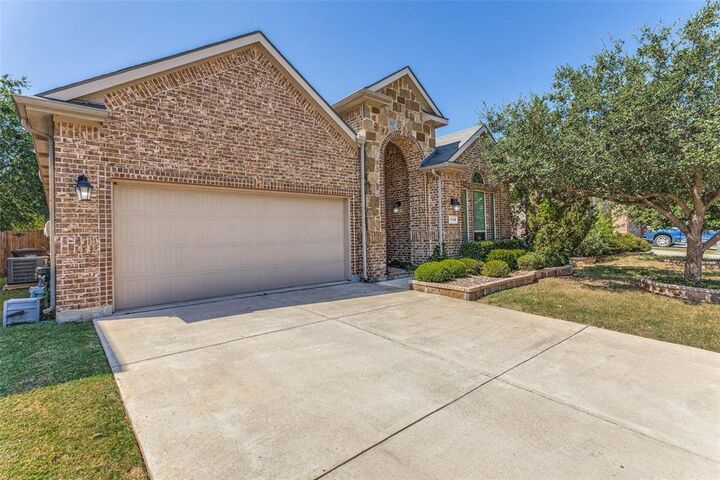 Property Photo: 3556 Glass Mountain Trail TX 76244