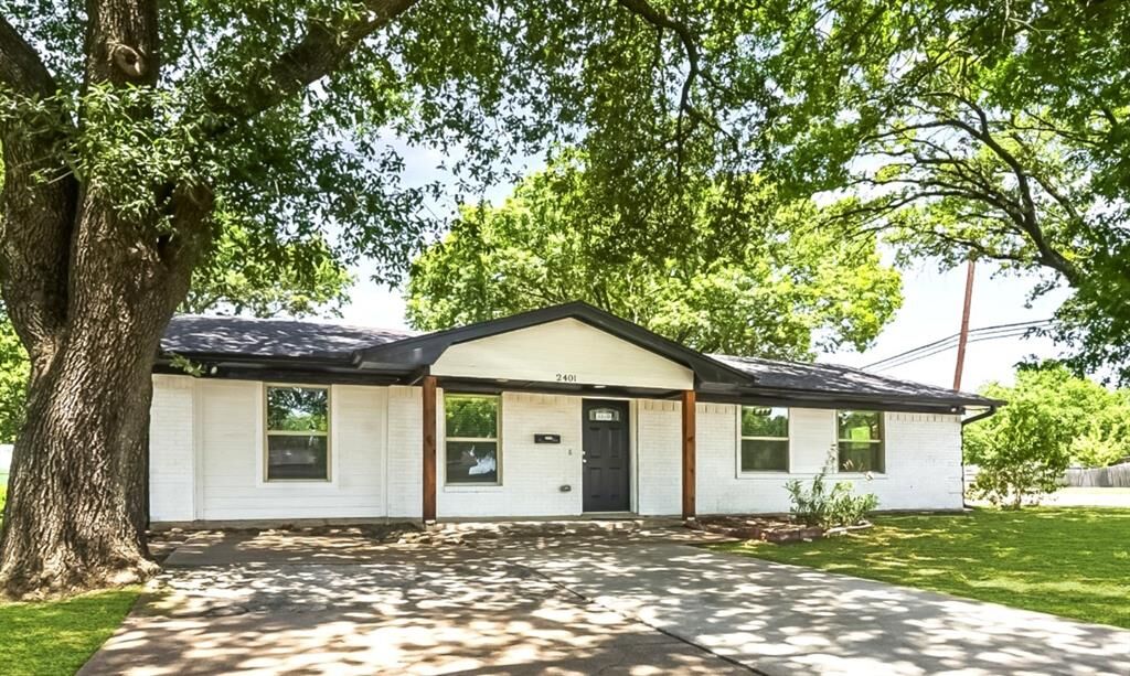 Property Photo: 2401 Sybil Drive TX 75149