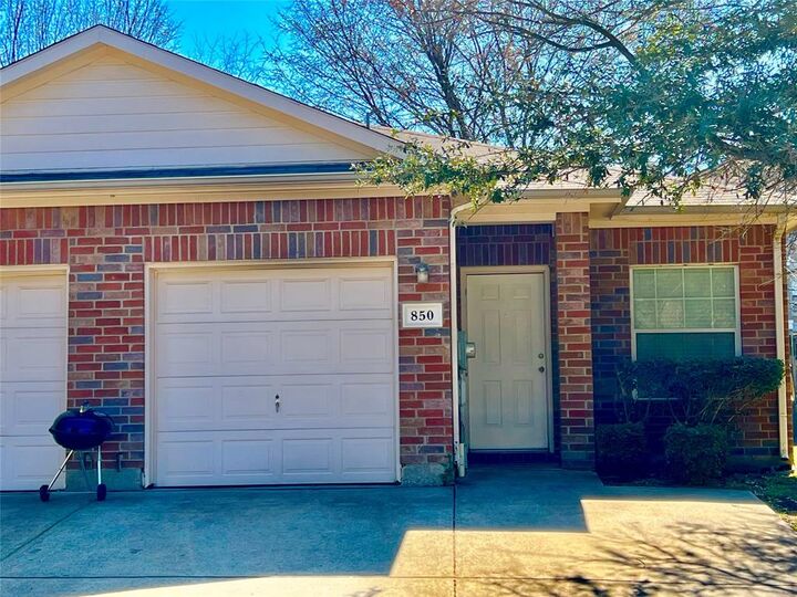 Property Photo:  848 Mirabell Court 850  TX 76015 