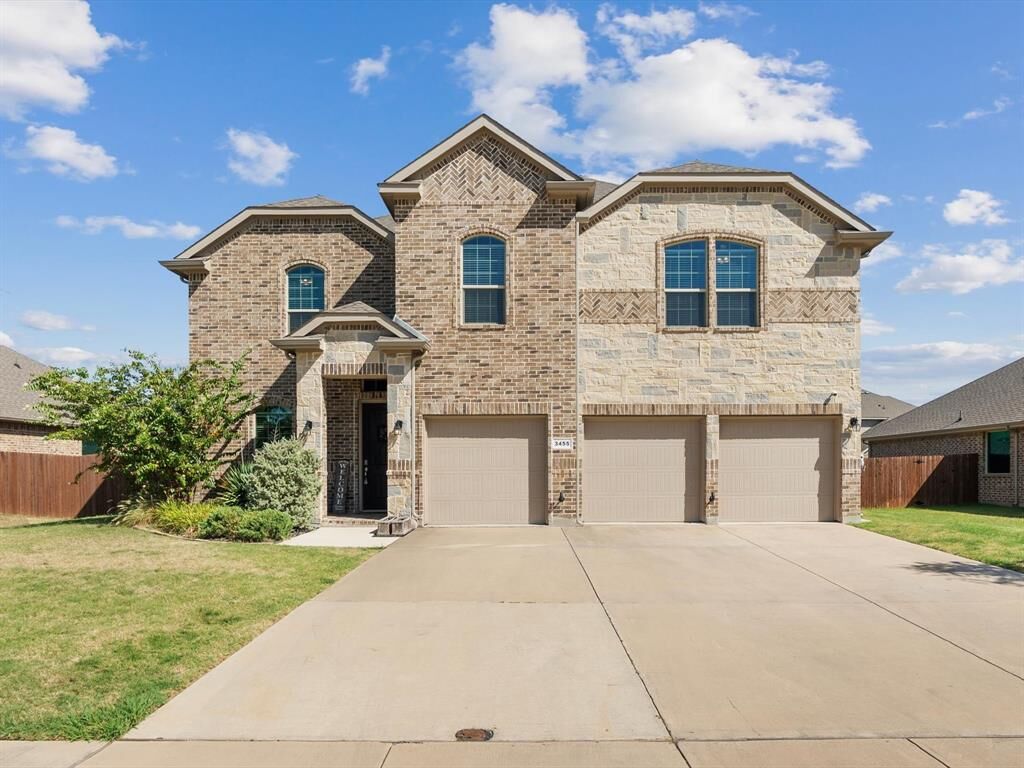 Property Photo: 3455 Hidden Hollow Drive TX 76065