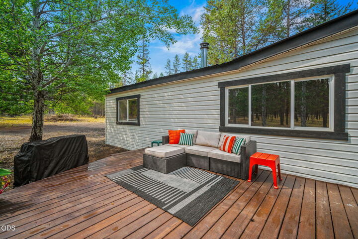 Property Photo: 54761 Pinewood Avenue OR 97707