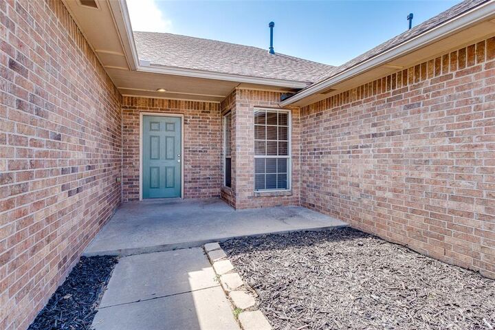 Property Photo: 4812 SE 52nd Street OK 73135