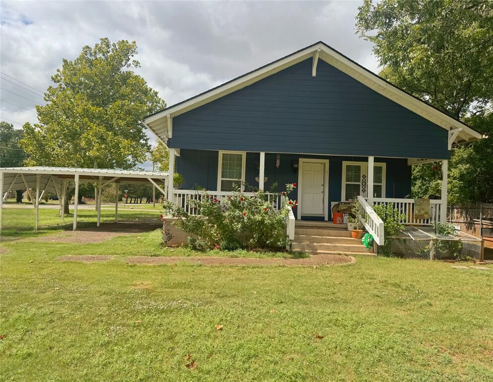 Property Photo:  611 SW 6th Street  OK 73052 
