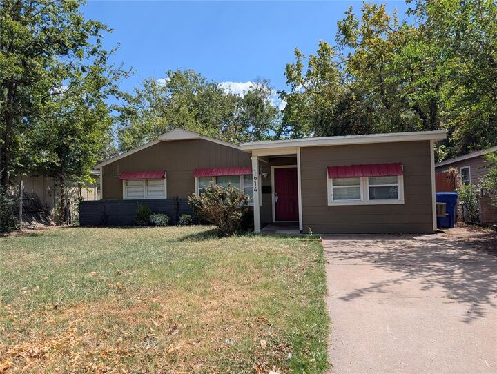 Property Photo: 1614 Iowa Street OK 73069