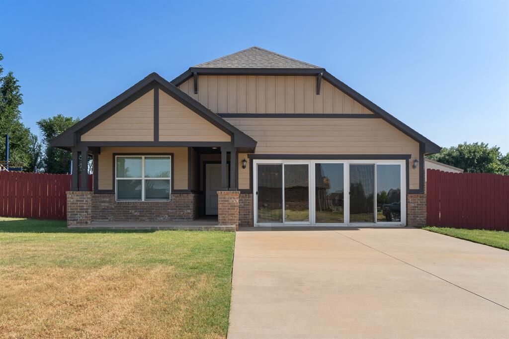Property Photo: 1430 Lakeview Drive OK 73034