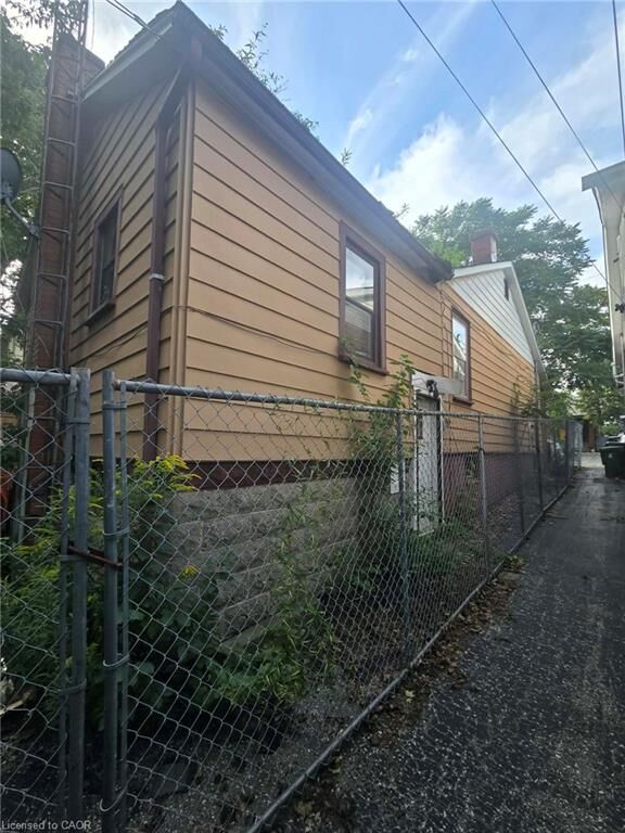 Property Photo: 25 Beachdale Avenue ON M1N 1V7