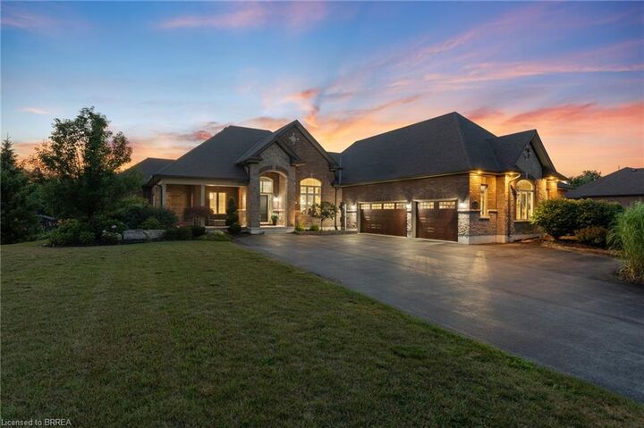 Property Photo: 13 Wingrove Woods ON N3T 0M1