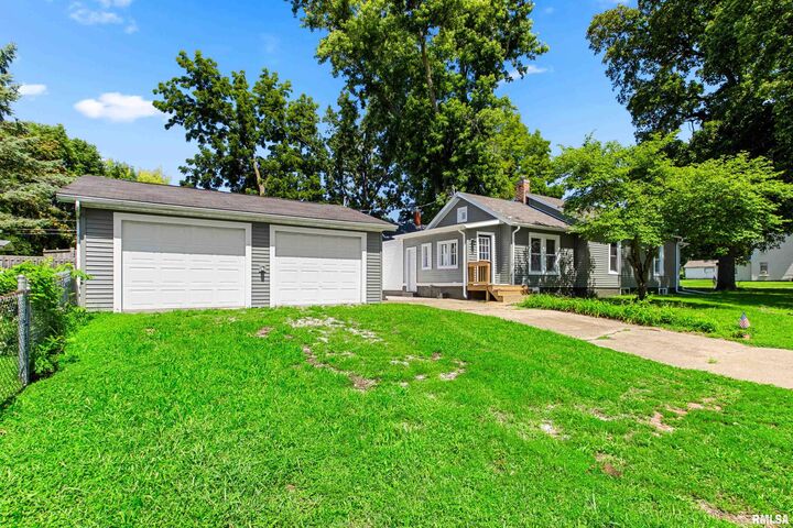Property Photo: 333 S Elm Street IL 62656