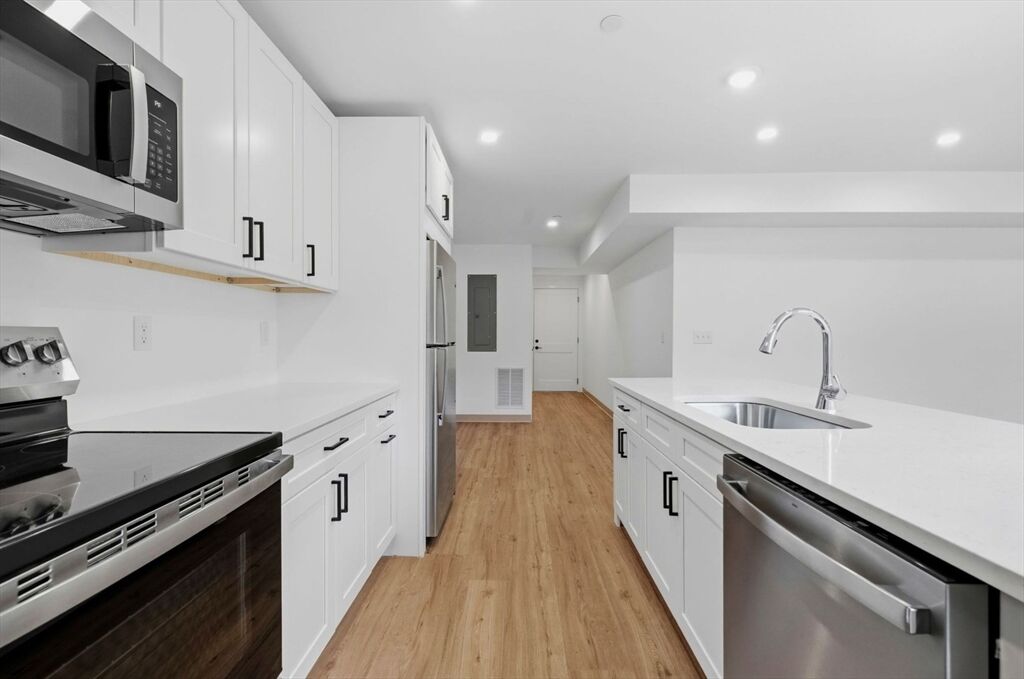 Property Photo:  26 Union St 206  MA 01760 
