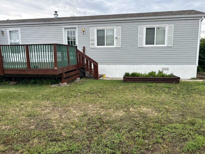 Property Photo: 109 Meadowlake Close E AB T1R 1G1
