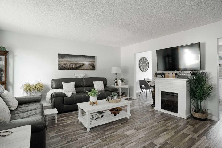 Property Photo: 114 Hilltop Crescent AB T9H 3V4