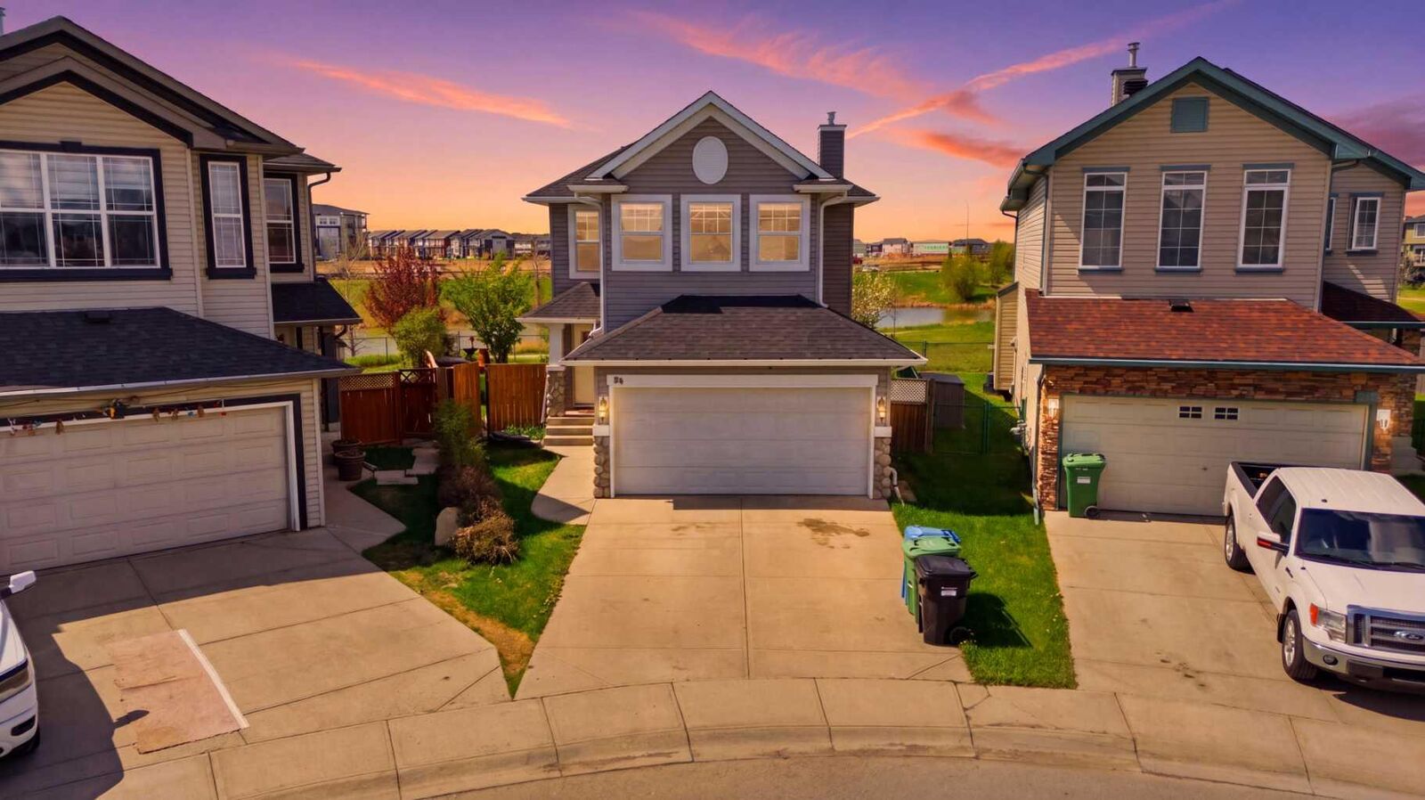 Property Photo: 86 Saddlecrest Close NE AB T3J 5B6