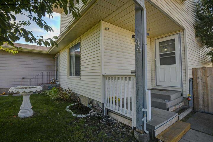 Property Photo:  44 Falwood Crescent NE  AB T3J 1E3 