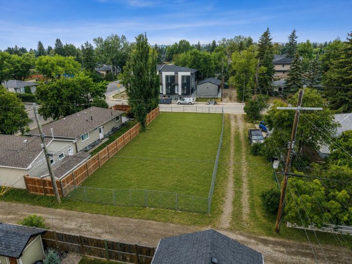 Property Photo: 2624 Granville Street SW AB T3E 4C9