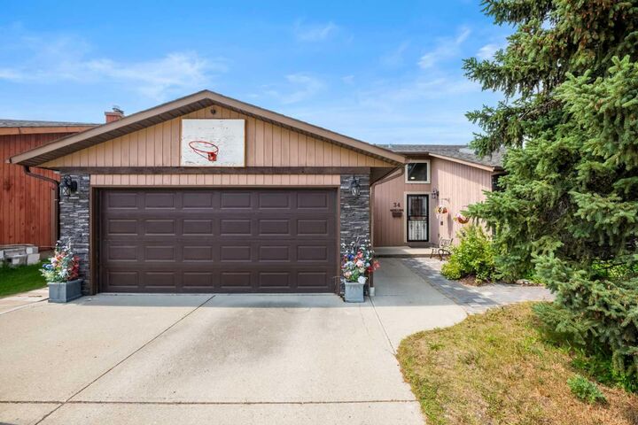 Property Photo: 34 Cascade Place AB T4C 1G6