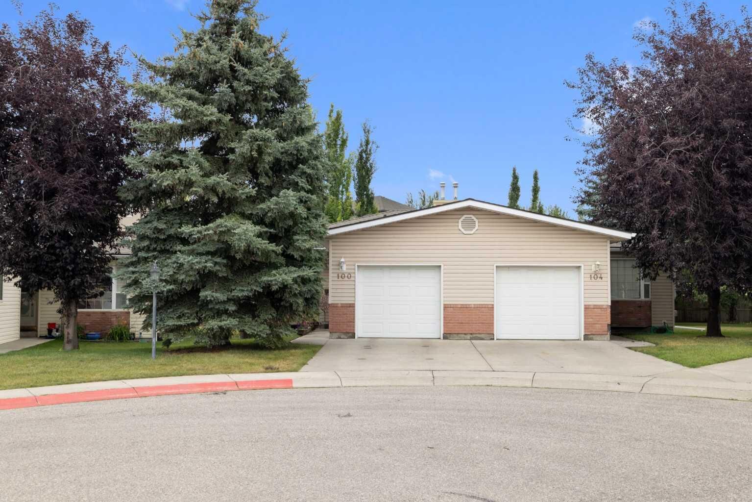 Property Photo: 100 Dovista Court SE AB T2B 3P4