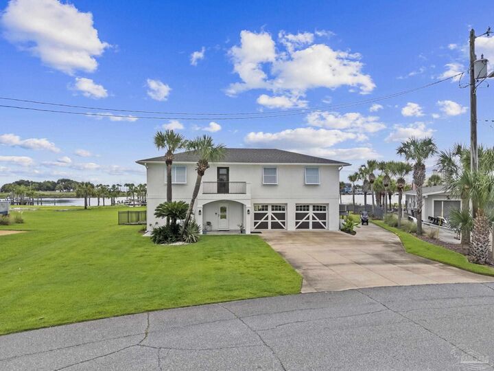 Property Photo: 256 Sabine Dr FL 32561