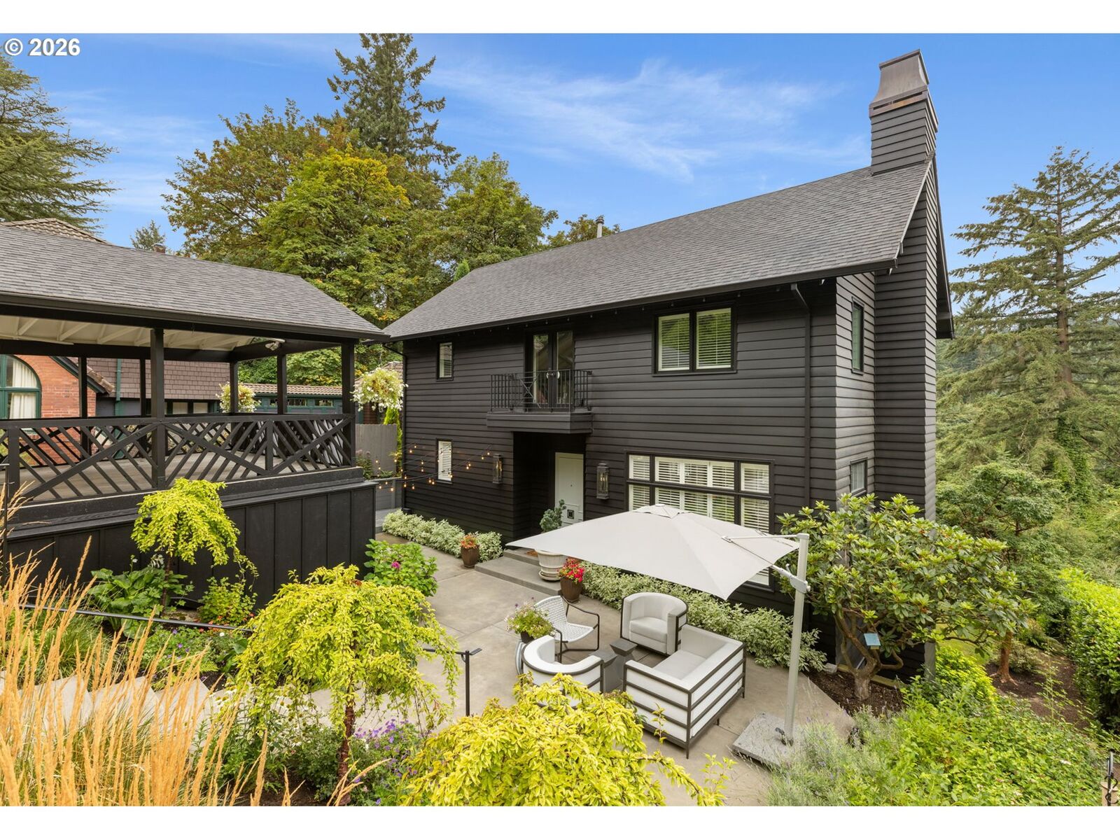 Property Photo: 1941 SW Montgomery Pl OR 97201