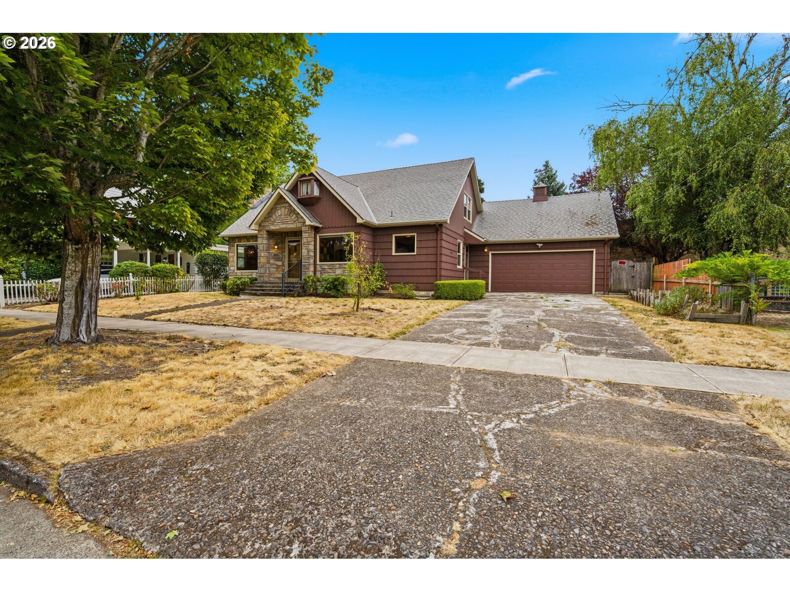 Property Photo: 470 Miller St OR 97302
