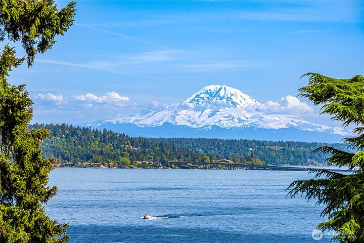 Property Photo:  1031  McGilvra Boulevard E  WA 98112 