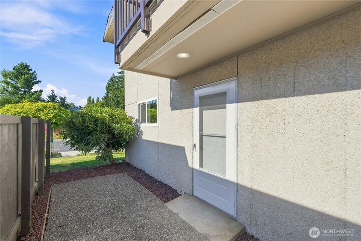 Property Photo:  5807  Hendrickson Avenue 101  WA 98248 