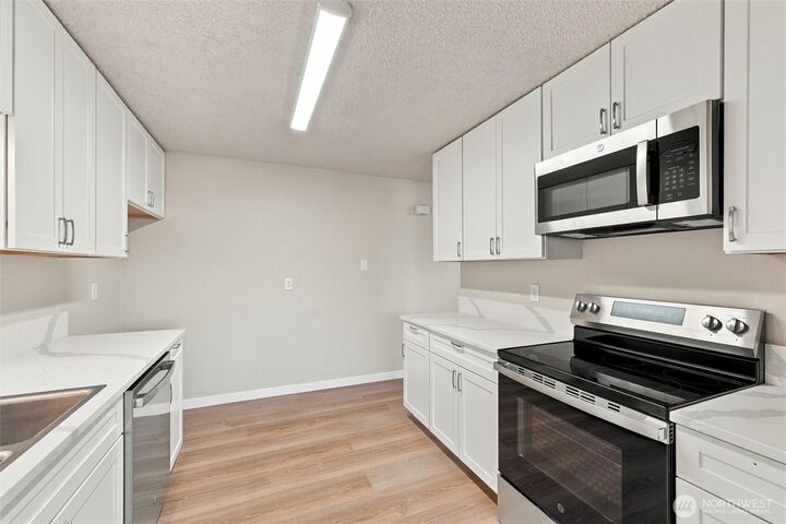 Property Photo:  5807  Hendrickson Avenue 101  WA 98248 