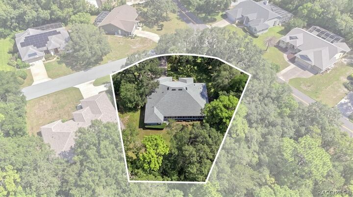 Property Photo: 1 Canela Court FL 34446