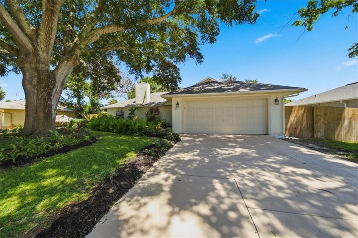 Property Photo:  725 Wentworth Street  FL 32958 