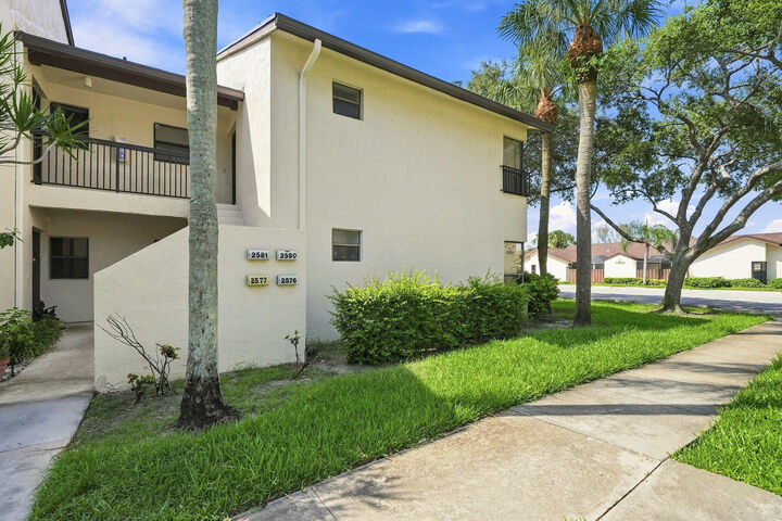 Property Photo: 2581 Carambola Circle N 1868 FL 33066
