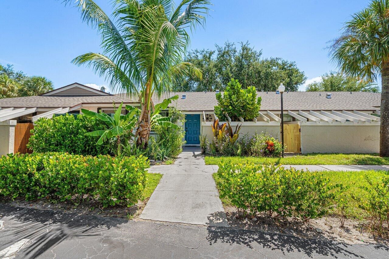 Property Photo:  3015 SW 21st Terrace 371B  FL 33445 