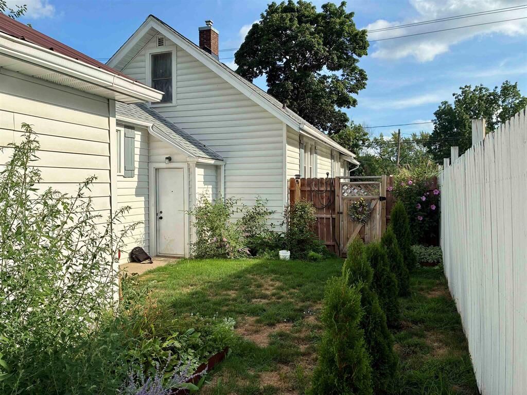 Property Photo: 1620 W Main Street MI 48867