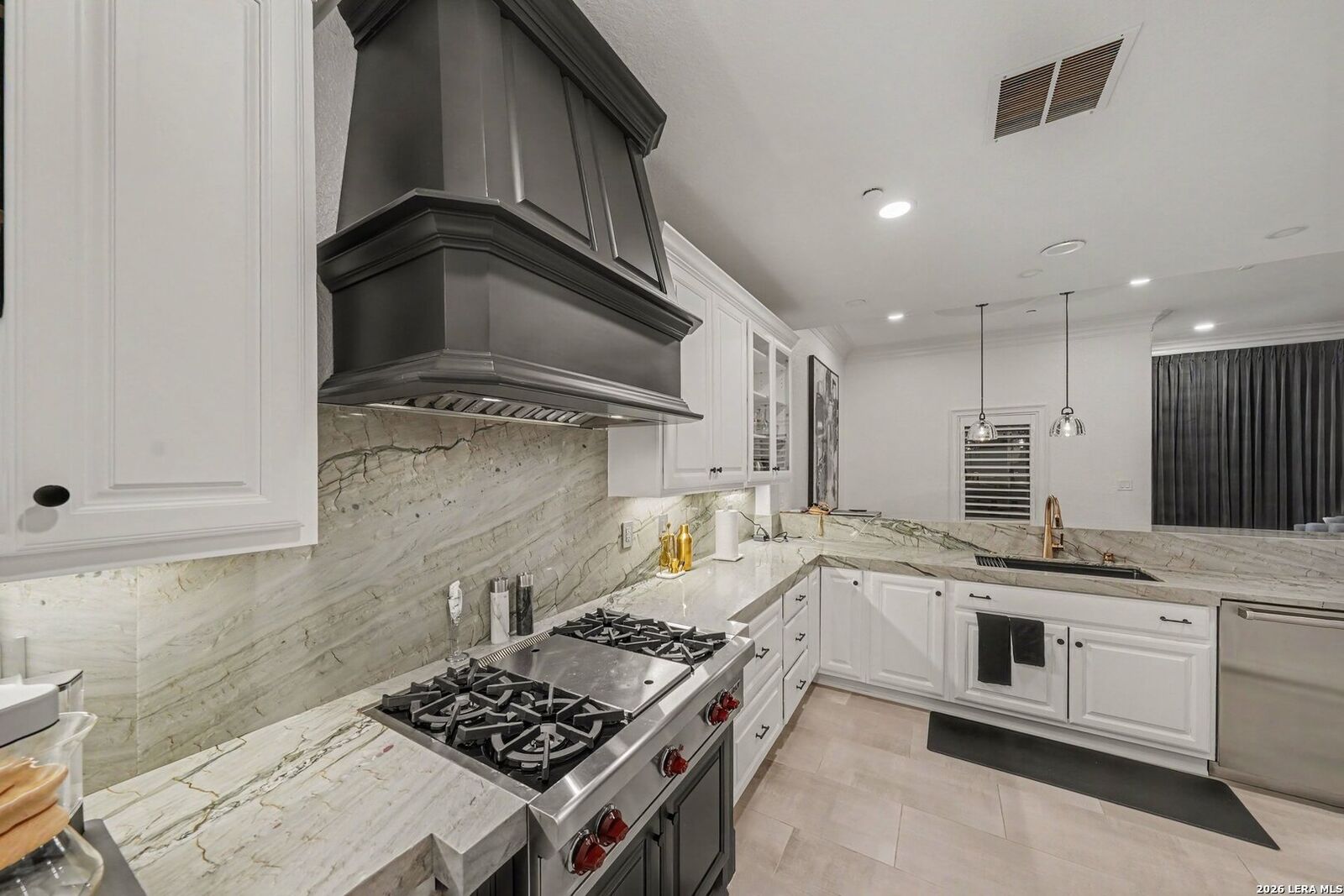 Property Photo:  123 Eaton St 102  TX 78209 