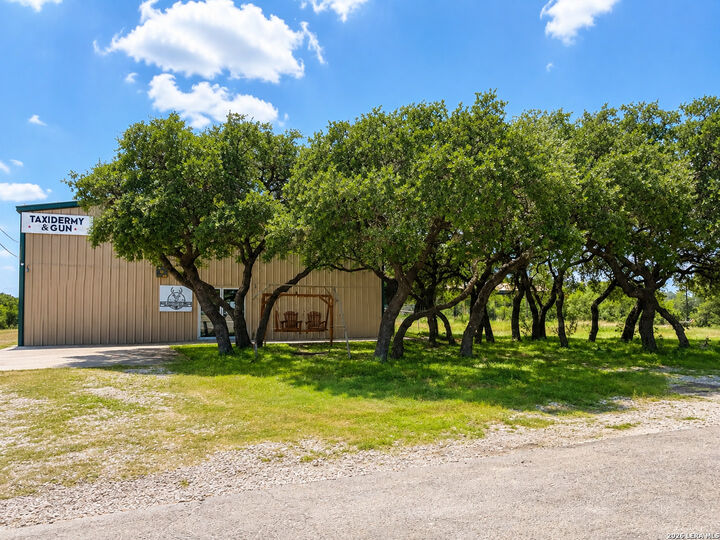 Property Photo:  206 N Leon Klink St  TX 78833 