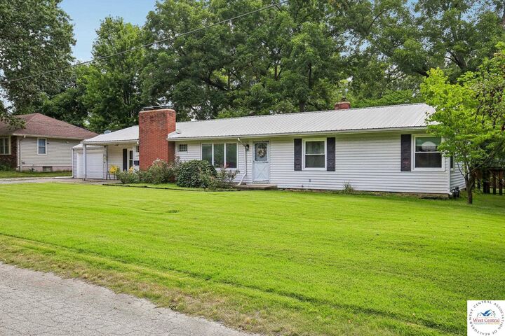 Property Photo: 104 N 6th MO 64735