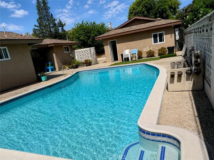 Property Photo:  116 Eseverri  CA 90631 