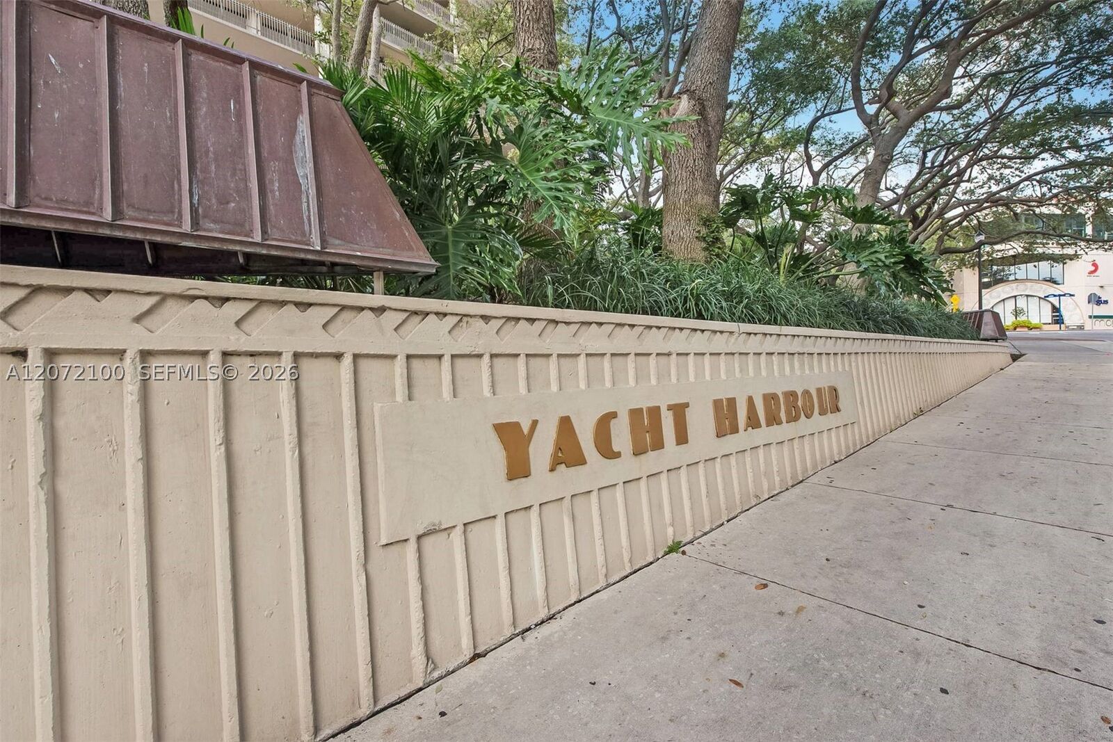 Property Photo:  2901 S Bayshore Drive 1B  FL 33133 