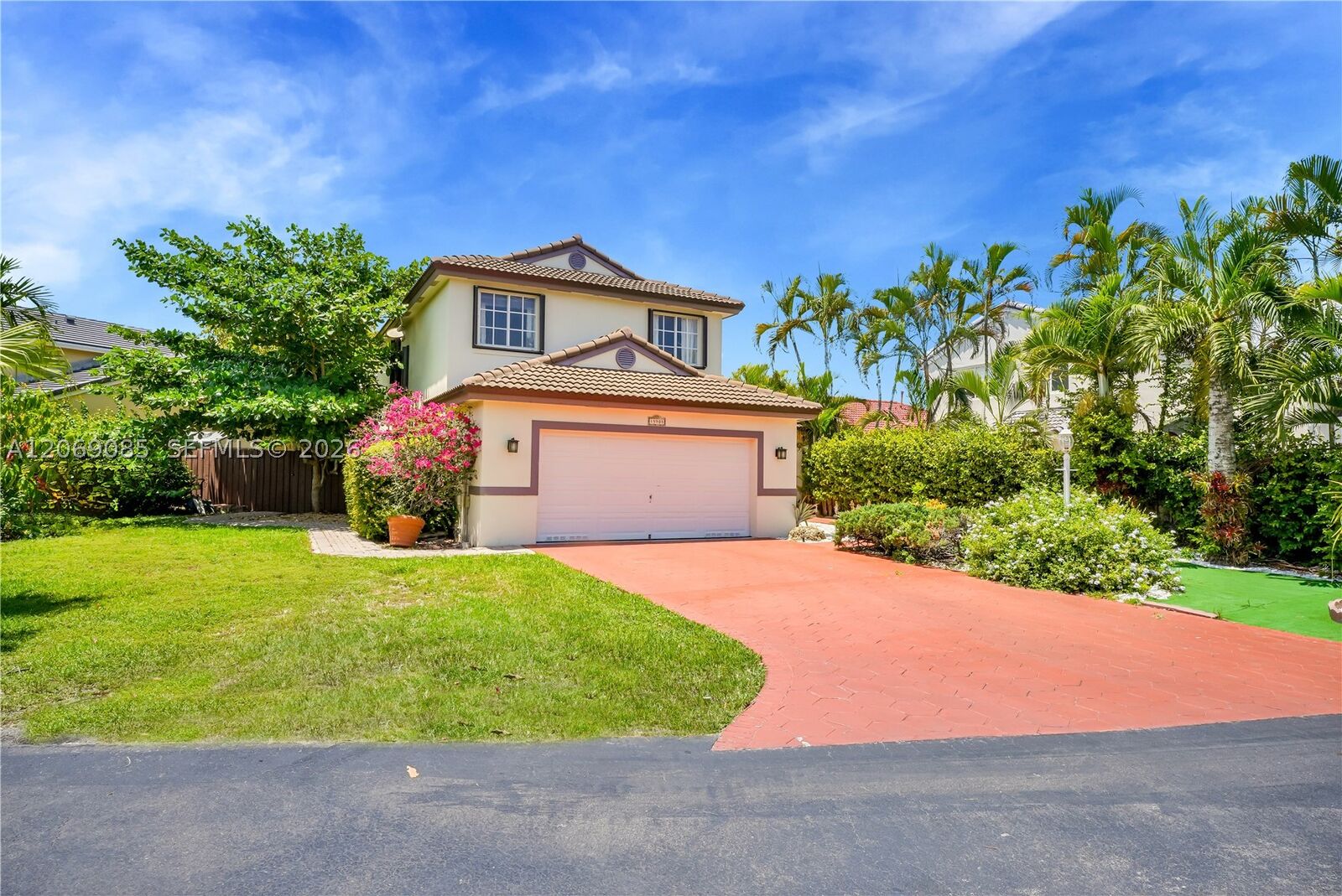 Property Photo: 15905 SW 83rd Ter FL 33193