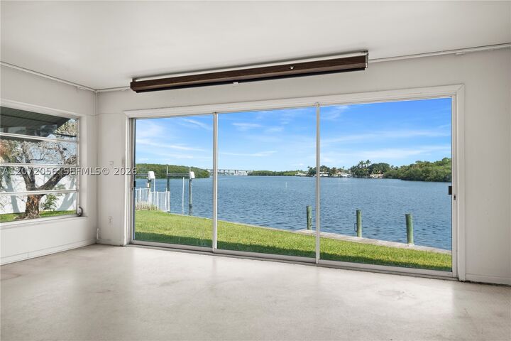 Property Photo: 216 SW Cabana Point Cir FL 34994