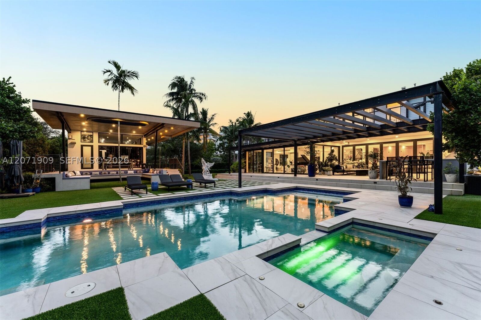 Property Photo:  795 Lakeview Dr  FL 33140 