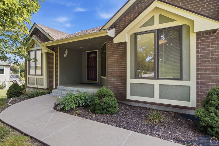 Property Photo: 6024 SW 40th Ter KS 66610
